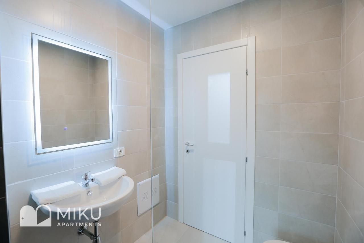 Miku Apartment - Glamorous 1Bedroom Apartment At Olympic Residence ติรานา ภายนอก รูปภาพ